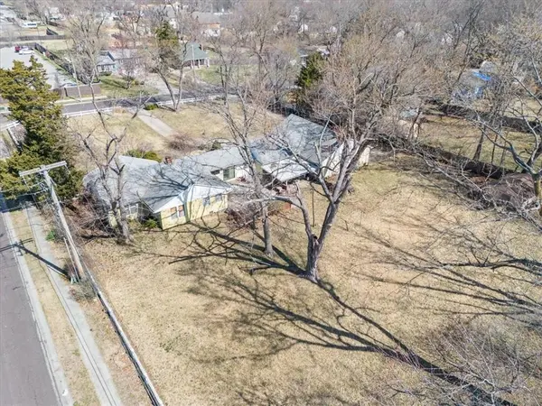 6909 W 82nd ST, Overland Park, KS 66204
