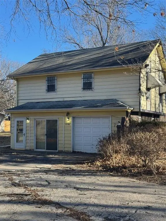 7722 E 90th TER, Kansas City, MO 64138