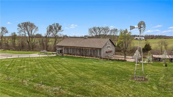 11347 SE DD HWY, Gower, MO 64454