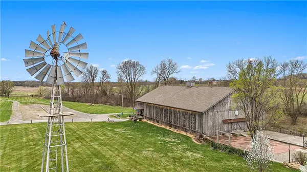 11347 SE DD HWY, Gower, MO 64454