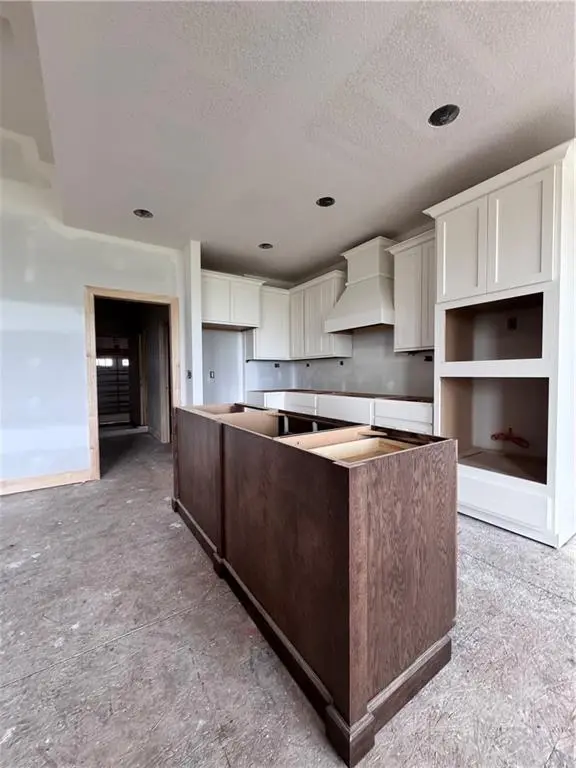 4215 W 158th TER, Overland Park, KS 66224