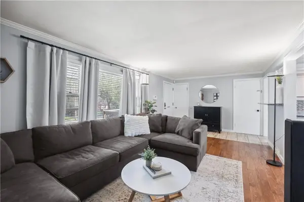 101 W 97th TER, Kansas City, MO 64114