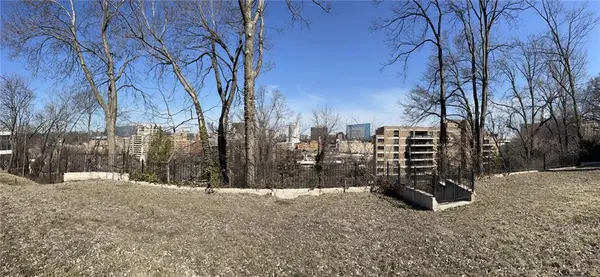 606 W 49th TER, Kansas City, MO 64112