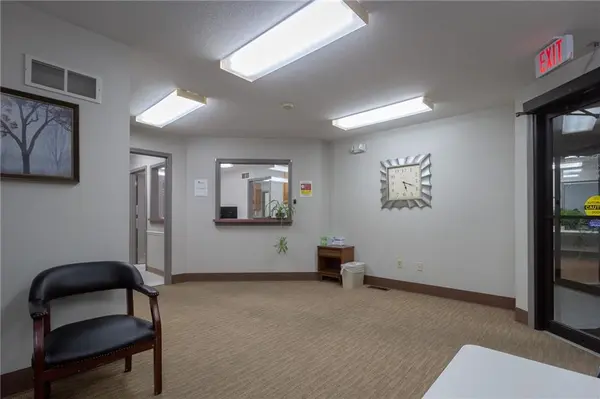 1006 N Jesse James RD, Excelsior Springs, MO 64024