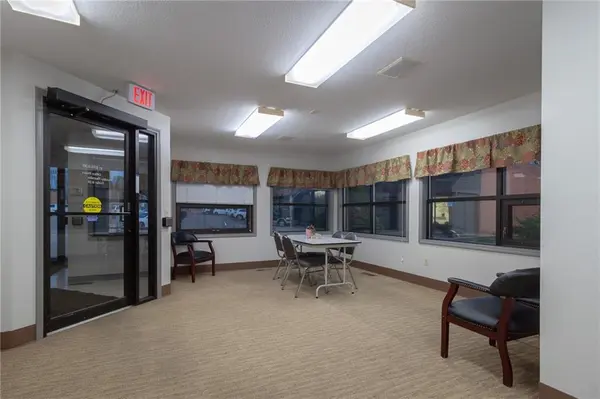 1006 N Jesse James RD, Excelsior Springs, MO 64024