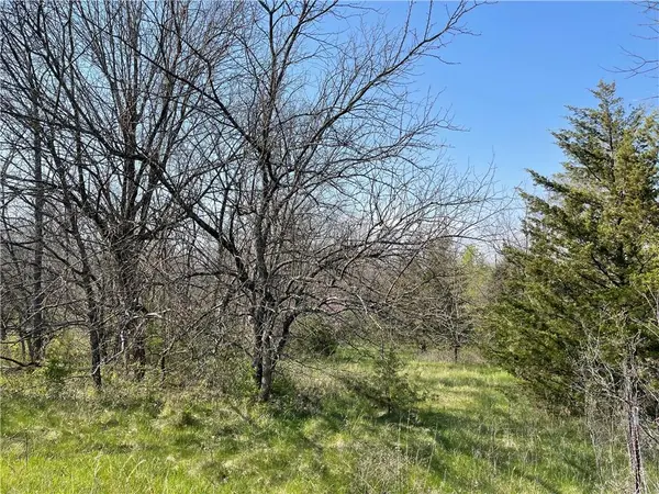 E 235th ST, Peculiar, MO 64078