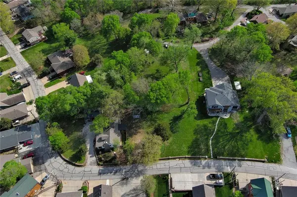 148 Beach DR, Lake Tapawingo, MO 64015