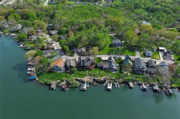 148 Beach DR, Lake Tapawingo, MO 64015