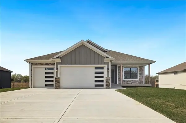 508 Whitetail CT, Smithville, MO 64089