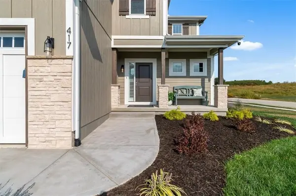 417 SE Maxwell DR, Blue Springs, MO 64014