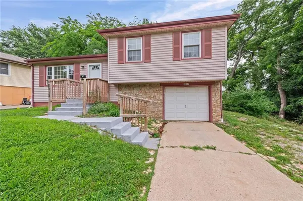 8212 NE 51st ST, Kansas City, MO 64119