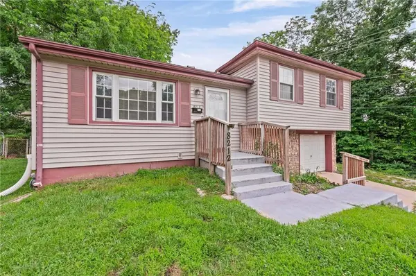 8212 NE 51st ST, Kansas City, MO 64119