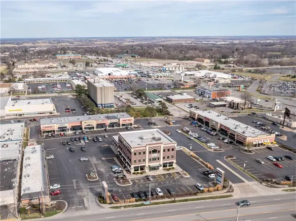 1209 E N Belt HWY, St Joseph, MO 64506