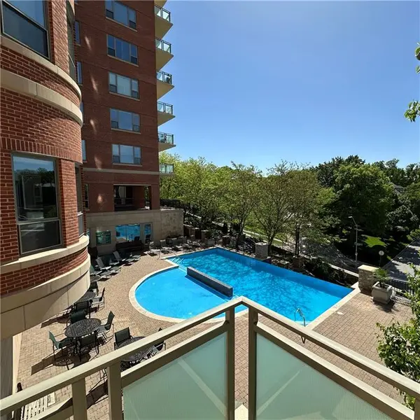 4950 Central ST #102, Kansas City, MO 64112