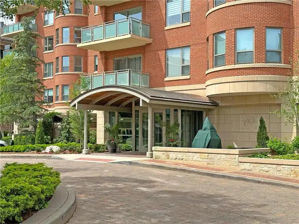 4950 Central ST #102, Kansas City, MO 64112
