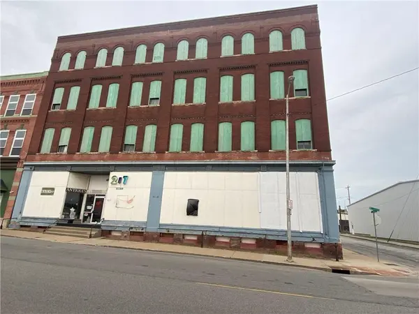 217 S 4th ST, St Joseph, MO 64501