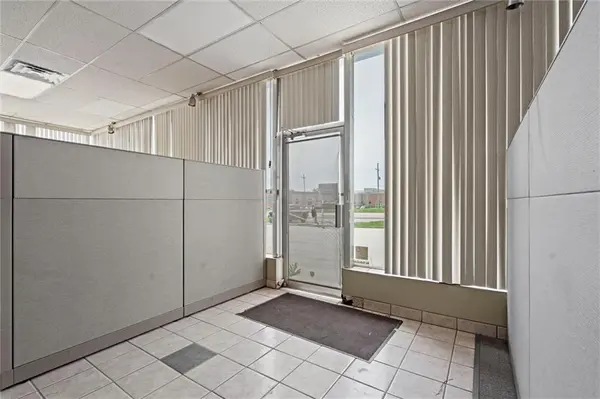 325 State AVE, Tonganoxie, KS 66086