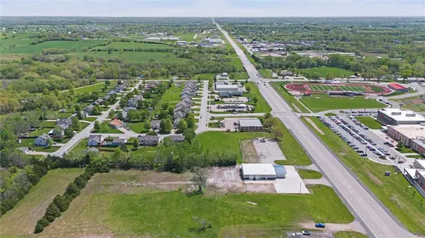 325 State AVE, Tonganoxie, KS 66086