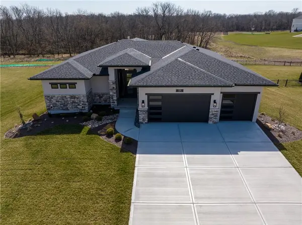 579 South Shore DR, Lake Winnebago, MO 64034