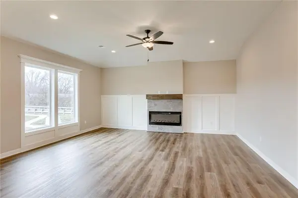 19715 W 196th ST, Spring Hill, KS 66083