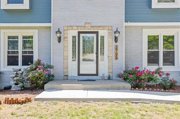 3705 SW Kimstin CIR, Blue Springs, MO 64015