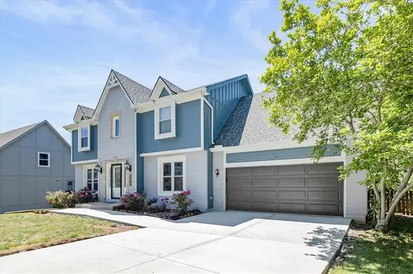 3705 SW Kimstin CIR, Blue Springs, MO 64015