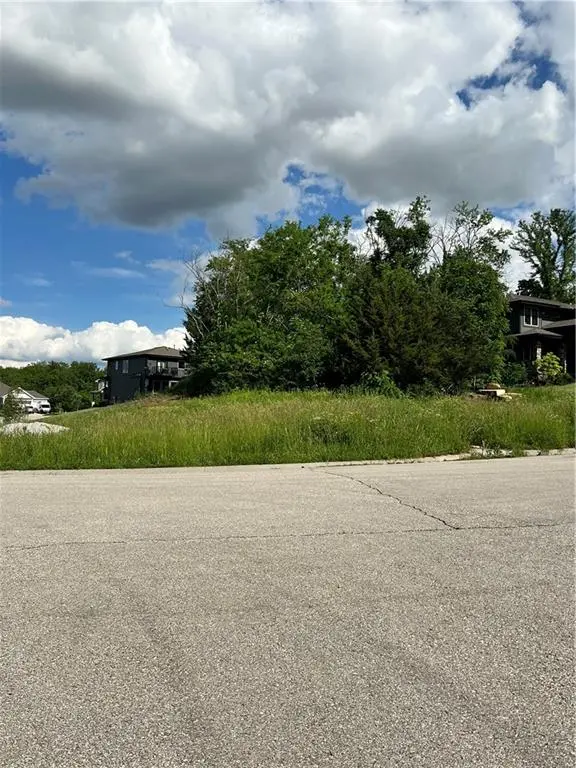 360 S Overlook ST, Olathe, KS 66061