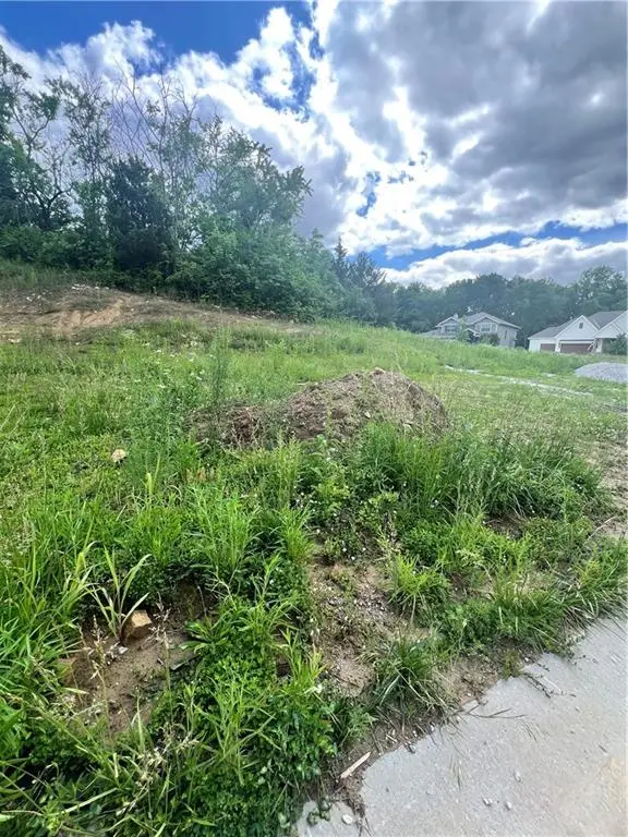 360 S Overlook ST, Olathe, KS 66061