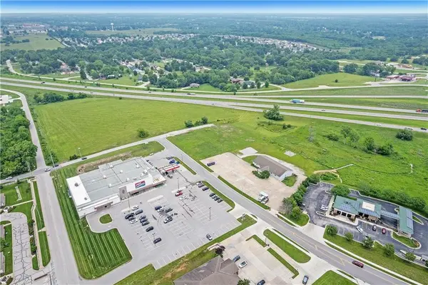 600 Schug AVE, Peculiar, MO 64078