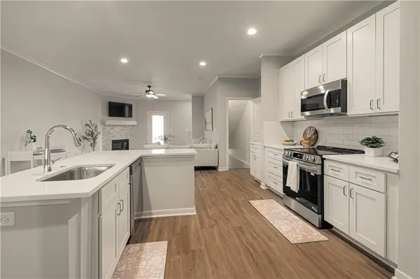 Findley ST #N, Olathe, KS 66061
