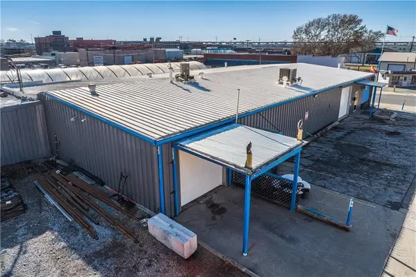 701 S 8th ST, St Joseph, MO 64501