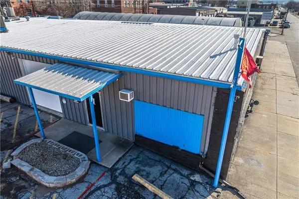 701 S 8th ST, St Joseph, MO 64501