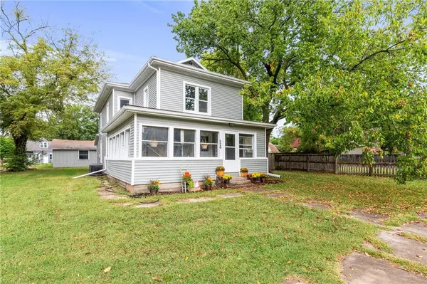 526 S Maple ST, Ottawa, KS 66067