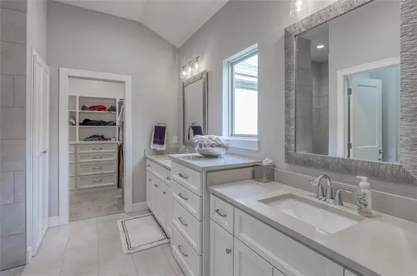 13837 Westgate ST, Overland Park, KS 66221