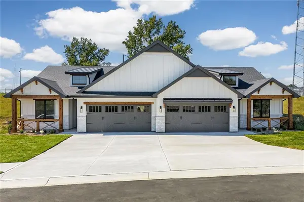 1400 Country CT, St Joseph, MO 64506