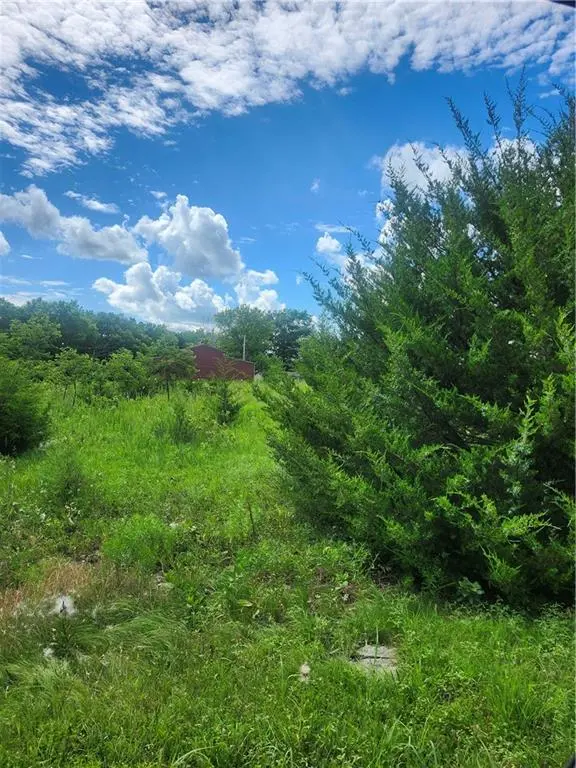 21 Shady LN, Linn Valley, KS 66040