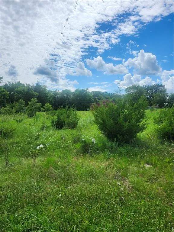 21 Shady LN, Linn Valley, KS 66040