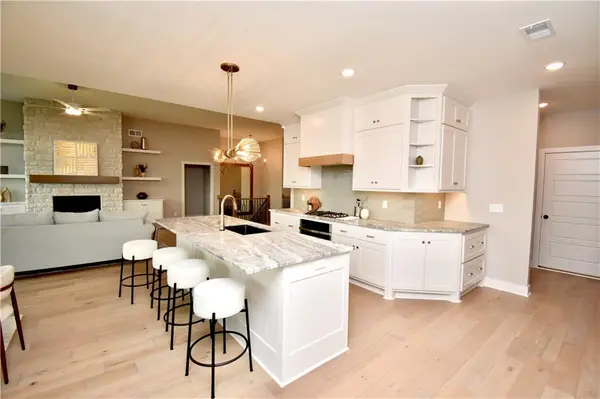 8312 NE 76th TER, Kansas City, MO 64158