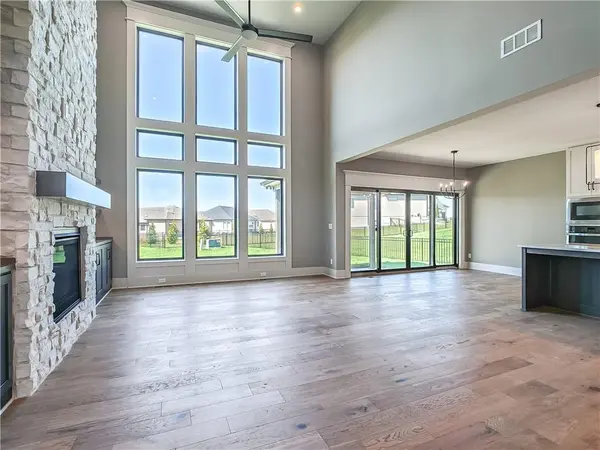16377 W 166th PL, Olathe, KS 66062