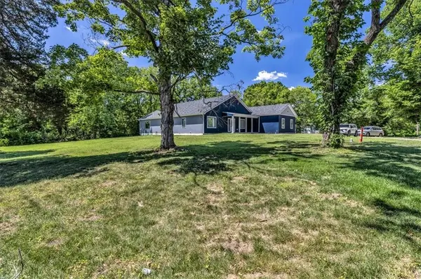 7844 James A Reed RD, Kansas City, MO 64138