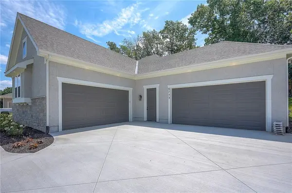 6753 Longview RD, Shawnee, KS 66218