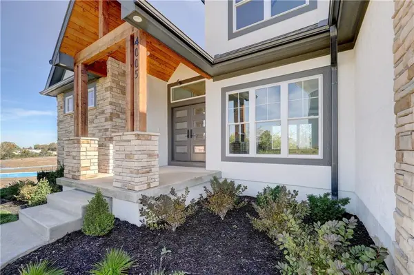 4005 NE Apple Grove DR, Lee's Summit, MO 64064