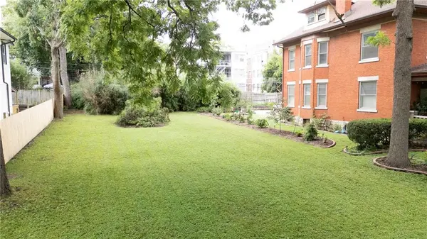3532 Wyandotte ST, Kansas City, MO 64111