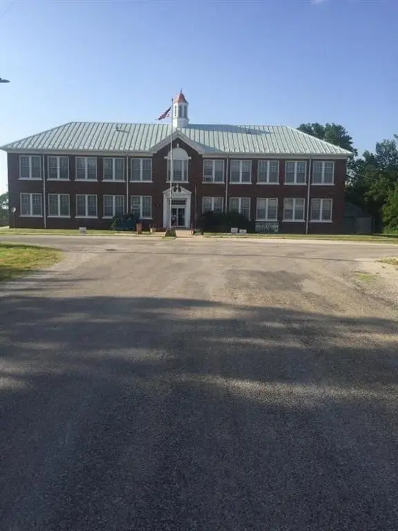 315 Commercial ST, Kincaid, KS 66039