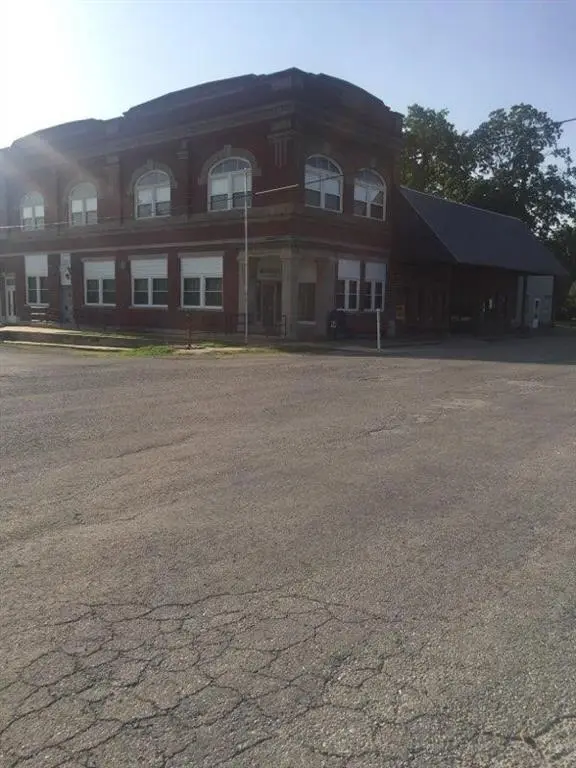 315 Commercial ST, Kincaid, KS 66039