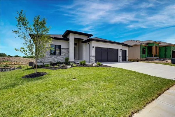 11271 S Sunray DR, Olathe, KS 66061