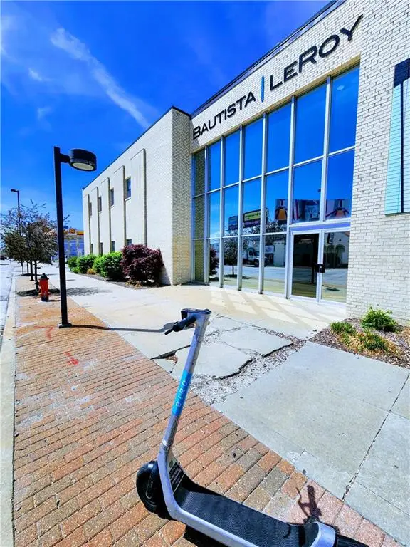 3770 Broadway BLVD, Kansas City, MO 64111