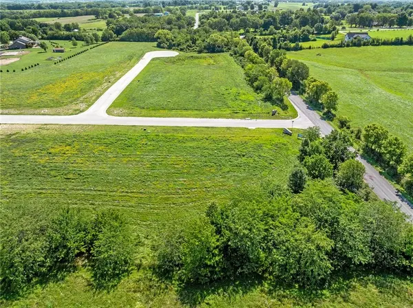 13212 Winner's CIR, Smithville, MO 64089