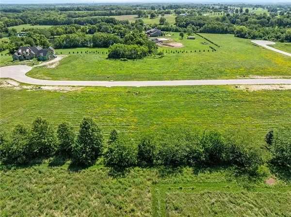 13308 Winner's CIR, Smithville, MO 64089