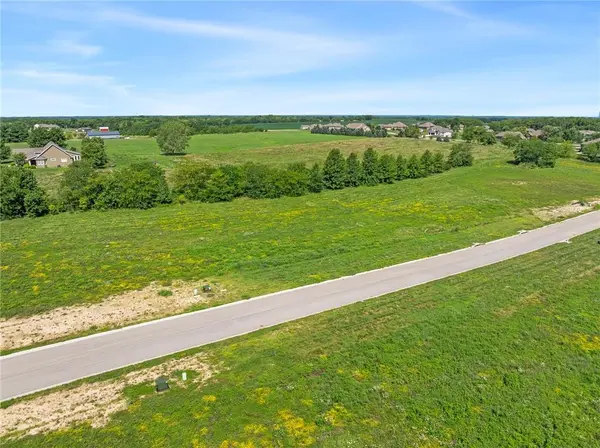 13308 Winner's CIR, Smithville, MO 64089